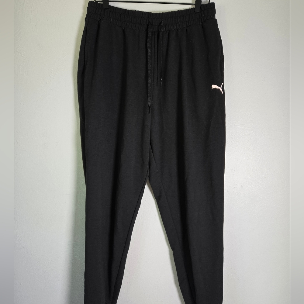 PUMA CUFFED SWEATPANTS w/ light pink puma logo detail